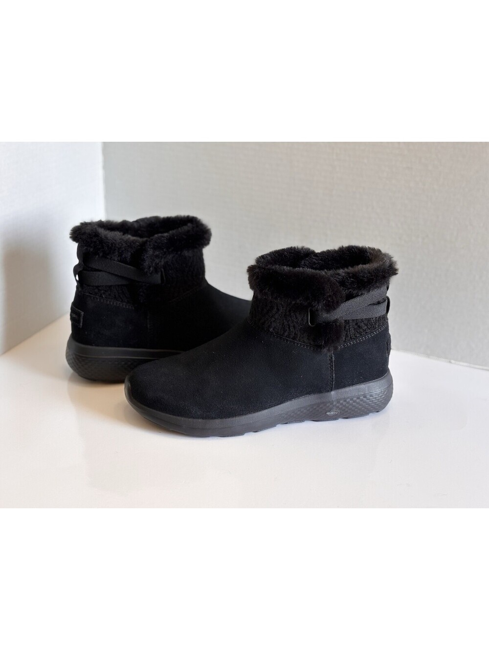 Skechers On The Go City 2 Cozy Vibe Boots Women's Size 8 Black Suede Comfort Fur